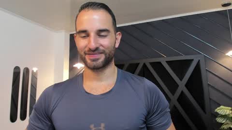  L O R E N Z O  Thumbs Up help  online show from January 2025 05:48:01 PM