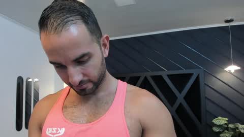  L O R E N Z O  Thumbs Up help  online show from February 2025 05:29:02 PM