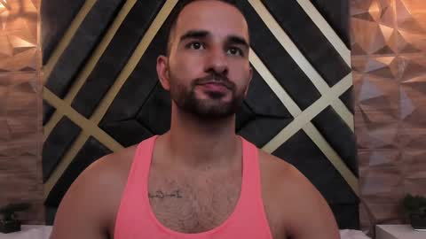  L O R E N Z O  Thumbs Up help  online show from March 2025 06:00:02 PM