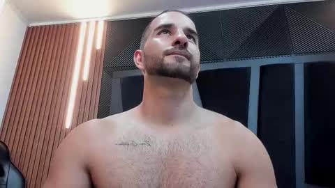  L O R E N Z O  Thumbs Up help  online show from September 2025 05:29:02 PM