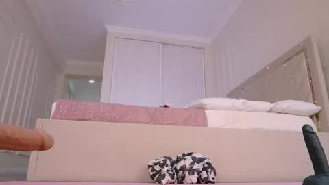 Snapshot of lori_leen chatting on September 2025 06:57:02 AM Leyla  online show from September 2025 06:57:02 AM