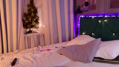 Lori online show from December 2024 11:03:02 PM