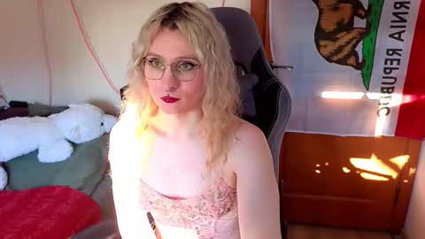 Lori -----------------------------------    online show from February 2026 12:23:01 PM