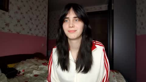 Snapshot of lorinepiro chatting on November 2025 03:21:01 PM Kira online show from November 2025 03:21:01 PM