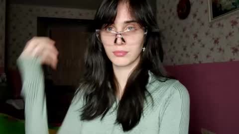 Kira online show from November 2025 03:52:02 PM