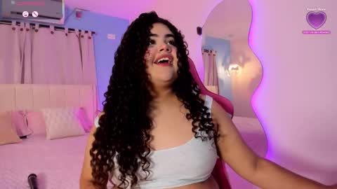 Snapshot of lou_22_ chatting on February 2026 01:21:01 PM Lou online show from February 2026 01:21:01 PM