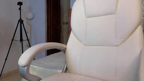 Snapshot of lou_rosse chatting on December 2024 08:34:01 PM Lou Rosse online show from December 2024 08:34:01 PM