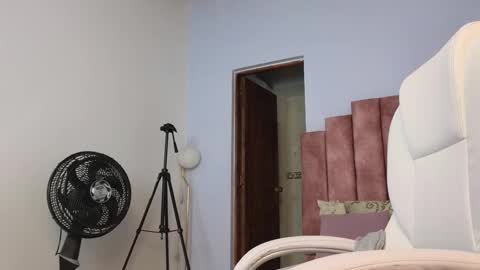 Snapshot of lou_rosse chatting on February 2025 08:31:01 PM Lou Rosse online show from February 2025 08:31:01 PM