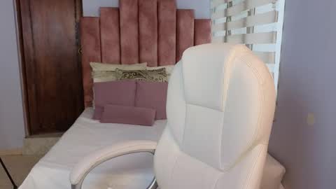 Snapshot of lou_rosse chatting on February 2025 07:58:02 PM Lou Rosse online show from February 2025 07:58:02 PM