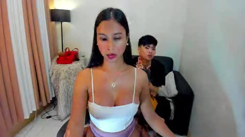 Snapshot of louie_cute_asian chatting on January 2025 12:37:01 PM Kylie online show from January 2025 12:37:01 PM