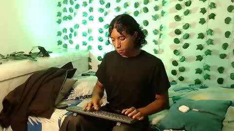 Louis Valdz online show from February 2025 12:08:01 PM