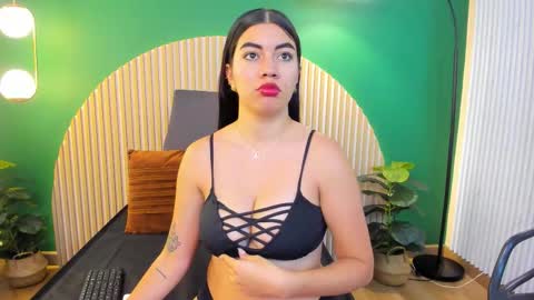 Louren Fox online show from November 2025 07:13:02 PM