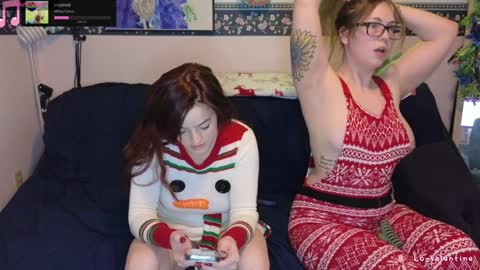 Snapshot of lovalentine chatting on December 2024 04:55:01 AM Lo Valentine online show from December 2024 04:55:01 AM