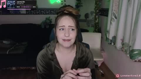 Snapshot of lovalentine chatting on December 2025 05:13:01 AM Lo Valentine online show from December 2025 05:13:01 AM