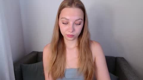 Snapshot of love_bella_ chatting on July 2026 12:21:02 AM love bella online show from July 2026 12:21:02 AM