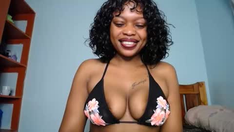 Snapshot of love_niah chatting on September 2025 01:19:02 AM Niah online show from September 2025 01:19:02 AM