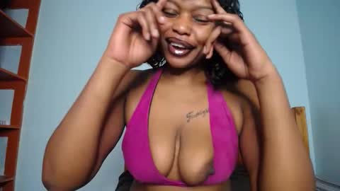 Snapshot of love_niah chatting on September 2025 10:20:02 AM Niah online show from September 2025 10:20:02 AM