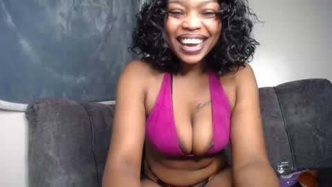 Snapshot of love_niah chatting on October 2025 11:19:02 AM Niah online show from October 2025 11:19:02 AM