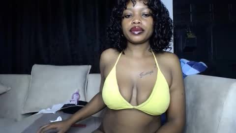 Snapshot of love_niah chatting on October 2025 12:08:02 AM Niah online show from October 2025 12:08:02 AM