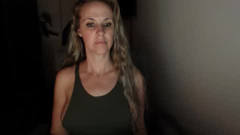 LoVe On  online show from November 2025 12:29:02 PM