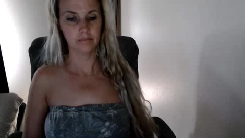Snapshot of love_on_ chatting on July 2026 03:14:02 PM LoVe On online show from July 2026 03:14:02 PM