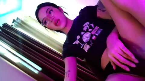 Seren online show from November 2025 04:45:02 AM