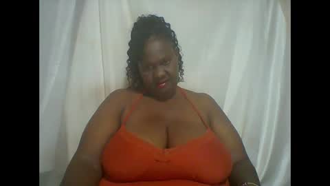 Lynn online show from November 2025 08:41:02 PM