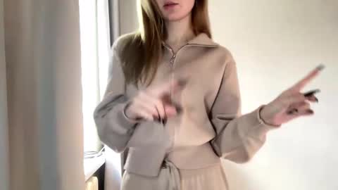 Ella online show from October 2025 05:53:02 AM