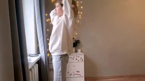 Ella online show from December 2025 06:21:02 AM