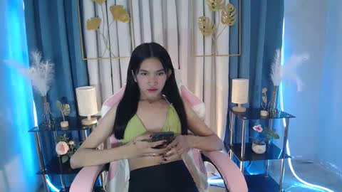 Snapshot of lovely_bellax chatting on April 2026 06:14:02 PM BELLA online show from April 2026 06:14:02 PM