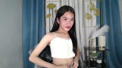 Snapshot of lovely_bellax chatting on May 2026 04:07:02 AM BELLA online show from May 2026 04:07:02 AM