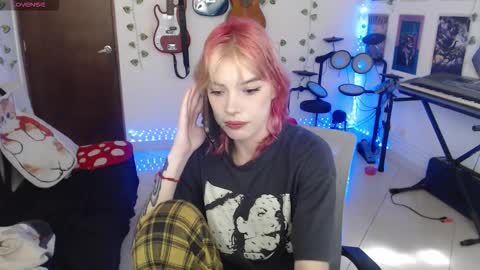 Snapshot of lovely_cass chatting on December 2025 04:46:02 PM Cassie online show from December 2025 04:46:02 PM