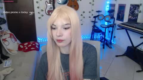 Snapshot of lovely_cass chatting on December 2025 03:03:02 AM Cassie online show from December 2025 03:03:02 AM