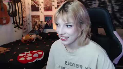 Snapshot of lovely_cass chatting on July 2026 01:21:01 AM Cassie online show from July 2026 01:21:01 AM