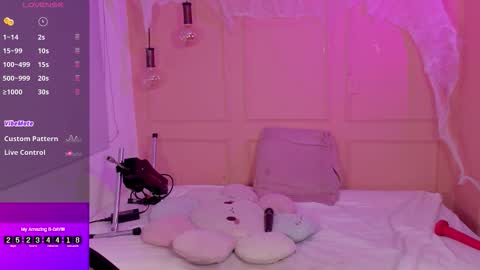 Snapshot of lovely_emma18 chatting on October 2025 01:15:02 PM Emma online show from October 2025 01:15:02 PM