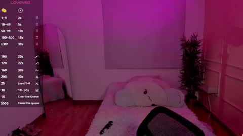 Snapshot of lovely_emma18 chatting on May 2026 02:40:02 AM Emma online show from May 2026 02:40:02 AM