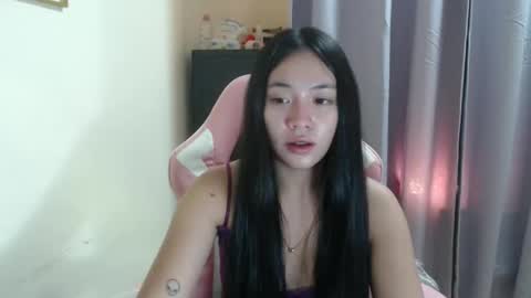 lovely_leah23 online show from October 2025 02:15:01 PM