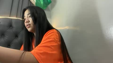 lovely_leah23 online show from February 2026 08:57:02 PM