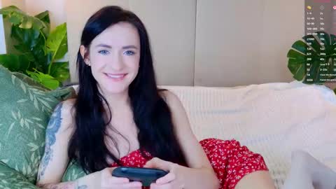 Snapshot of lovely_lo chatting on February 2026 01:44:02 PM lovely_lo online show from February 2026 01:44:02 PM