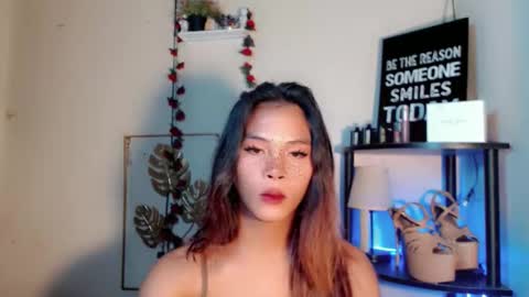 Snapshot of lovely_oliviax chatting on April 2026 12:19:02 PM KATE online show from April 2026 12:19:02 PM