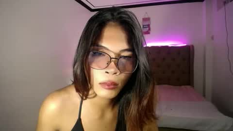 Snapshot of lovely_oliviax chatting on May 2026 04:43:01 AM KATE online show from May 2026 04:43:01 AM