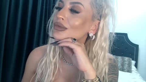 Snapshot of lovelyblondyxxx chatting on December 2024 02:10:01 AM PrAllinXXXa online show from December 2024 02:10:01 AM