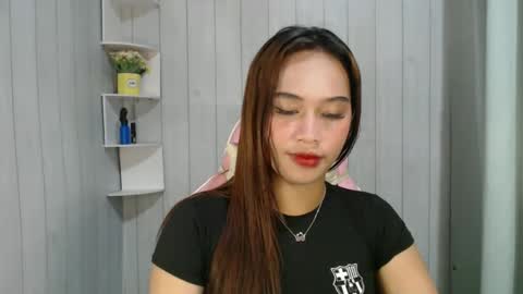 Snapshot of lovelychin69 chatting on February 2025 04:58:02 PM lovelymea69 online show from February 2025 04:58:02 PM