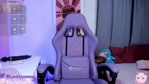 Snapshot of lovelyemma__ chatting on February 2026 01:32:01 AM online show from February 2026 01:32:01 AM