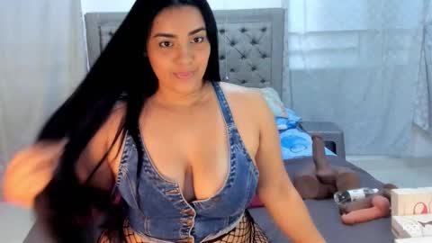 Kendall  online show from January 2025 10:56:01 PM