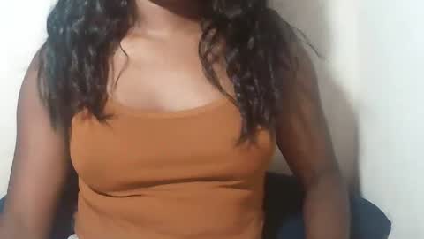 lovelylarra online show from February 2026 12:31:01 AM