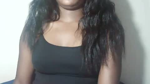 lovelylarra online show from April 2026 10:05:02 AM