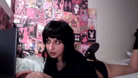 lovelyliliahxx online show from November 2025 05:00:02 AM