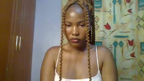 Snapshot of lovelyy_dreams chatting on March 2026 06:25:02 PM Hanna online show from March 2026 06:25:02 PM