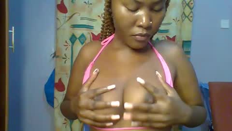 Snapshot of lovelyy_dreams chatting on March 2026 06:35:02 PM Hanna online show from March 2026 06:35:02 PM